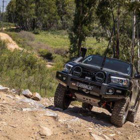 Σετ ποδιές ARB για Toyota Hilux 2015 και μετά